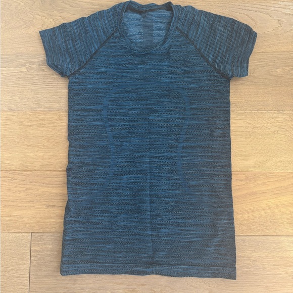 lululemon athletica Tops - Women’s Lululemon Blue Short Sleeve Shirt